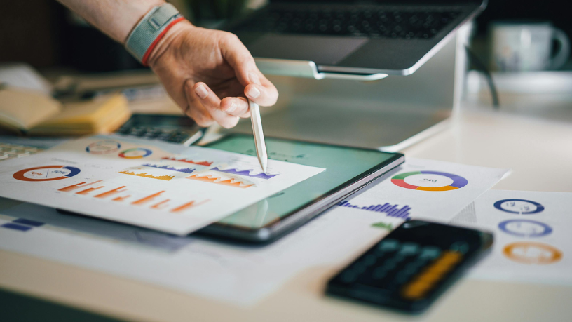 Em um mundo orientado por dados, Andre de Barros Faria mostra como a governança sólida transforma informação em valor real para organizações.