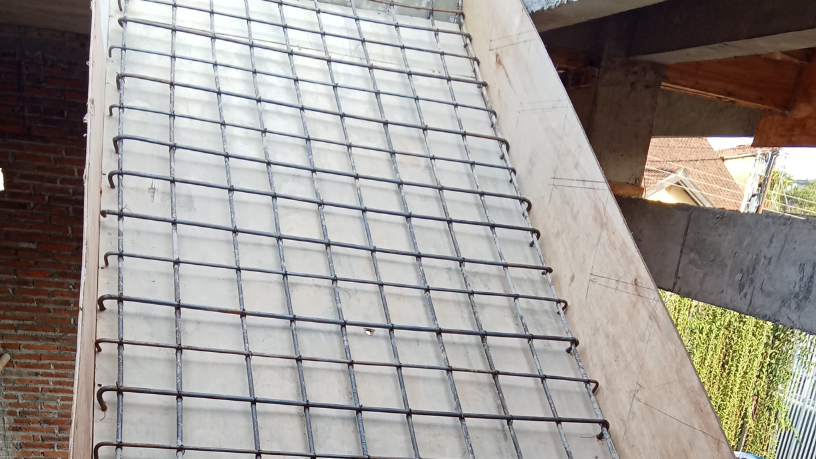 Estudo sobre a aplicação de mini painéis treliçados no retrofit como alternativa eficiente para reforçar e adaptar estruturas existentes, elaborado para Valderci Malagosini Machado.